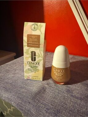 Clinique Even Better Clinical Serum Foundation - Warm Beige Bottle
